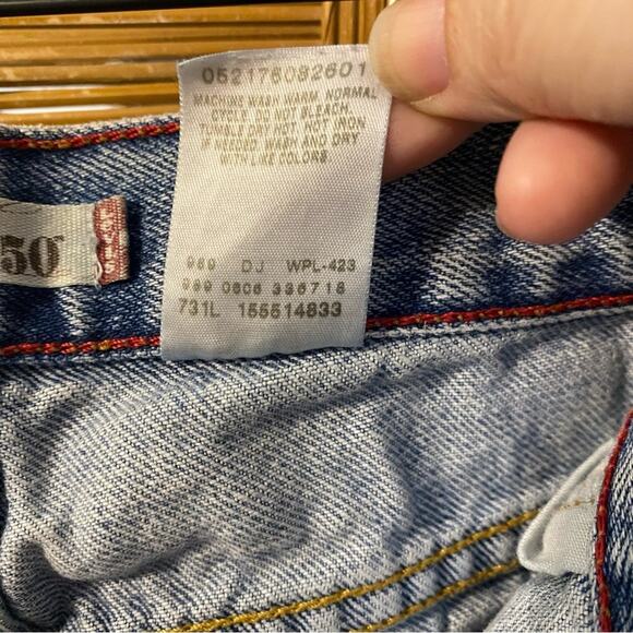 Women’s vintage Levi's 550 Light Blue relaxed tapered fit denim Jeans Y2K 12 - Picture 7 of 8